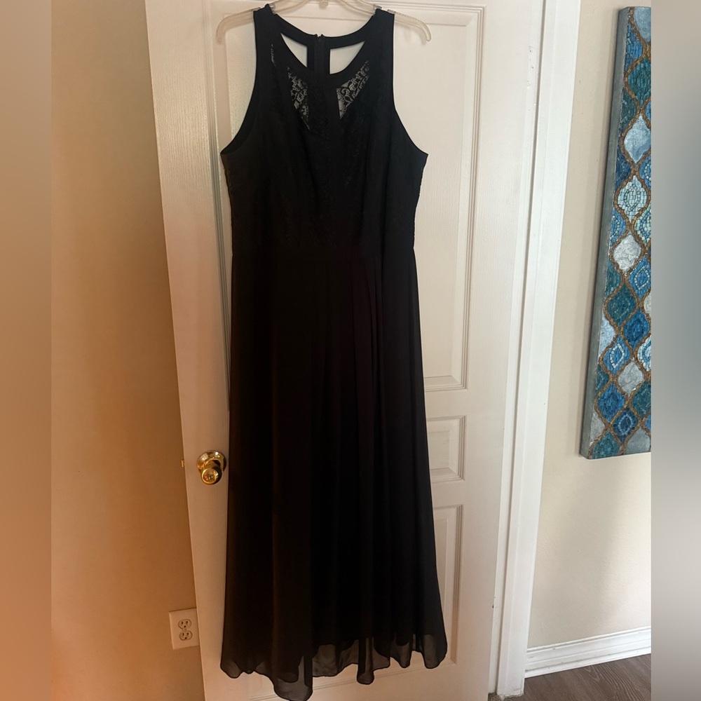 Betsy & Adam Black Lace Maxi Dress